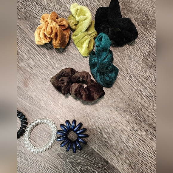 Hair Accessories - Picture 2 of 5